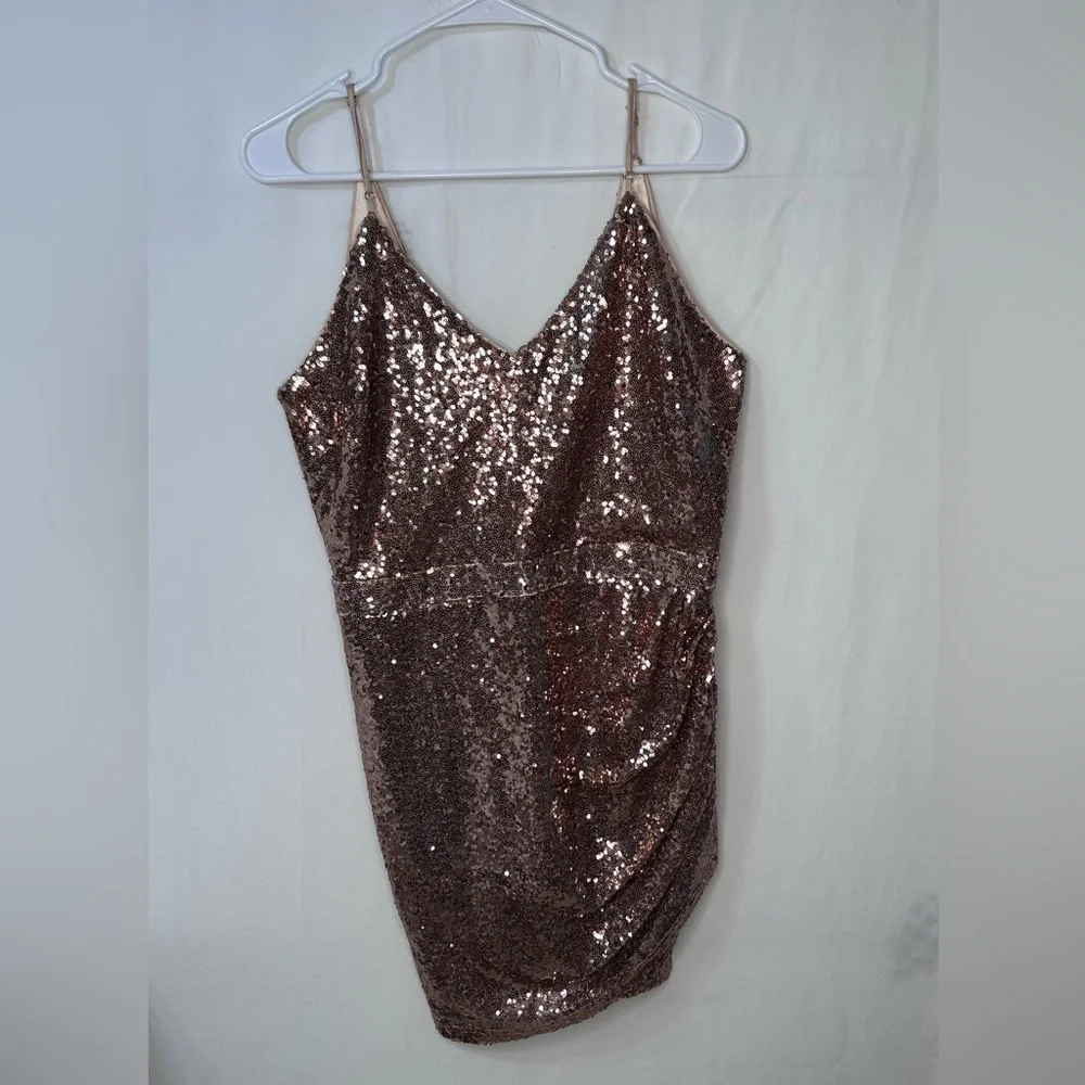NWT De Novo Women’s Sequin Rose Gold Dress. Size M - Picture 4 of 16